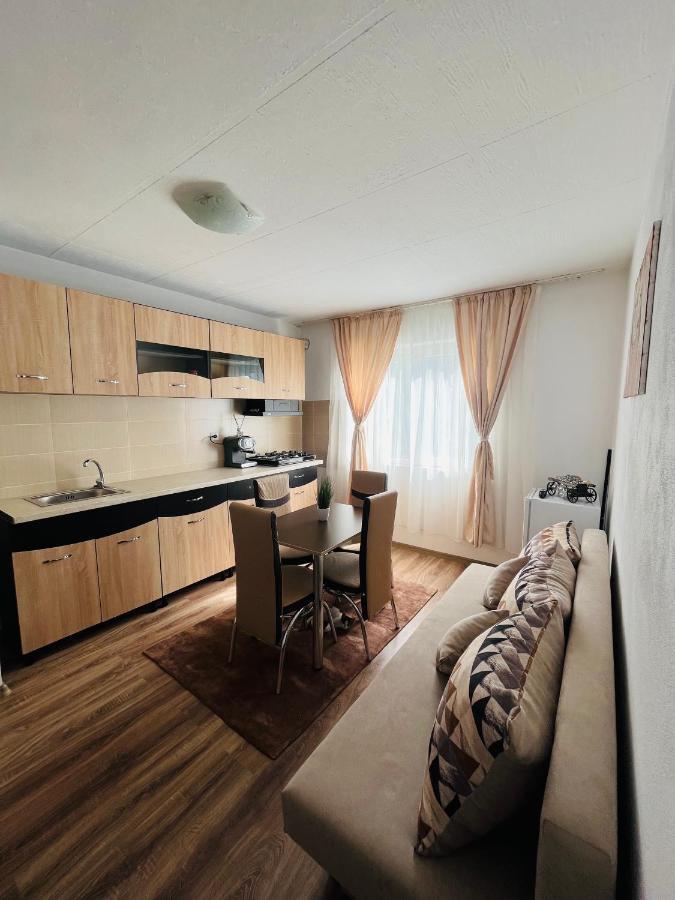 דירות Orşova Apartament Yasmy מראה חיצוני תמונה